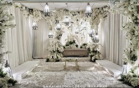 Pelamin Rumah Exclusive, Pelamin Nikah Mewah, Akad Nikah Decoration, Simple Wedding Venues, Dekor Akad, Adat Melayu, Pelamin Cantik, Melayu Wedding, Small Simple Wedding