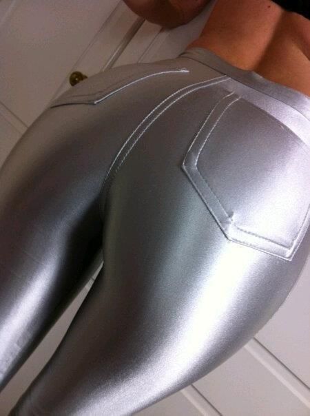 Spandex Leggings Outfit, Disco Pants Outfit, Disco Leggings, Rain Fashion, Disco Style, Leather Thigh High Boots, Disco Pants, Spandex Pants, Leather Pants Women