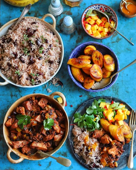 Jerk Jackfruit, Avant Garde Vegan, Caribbean Vegan, Jamaican Food, Plantains Fried, Mango Salad, Caribbean Food, Jamaican Recipes, Caribbean Recipes