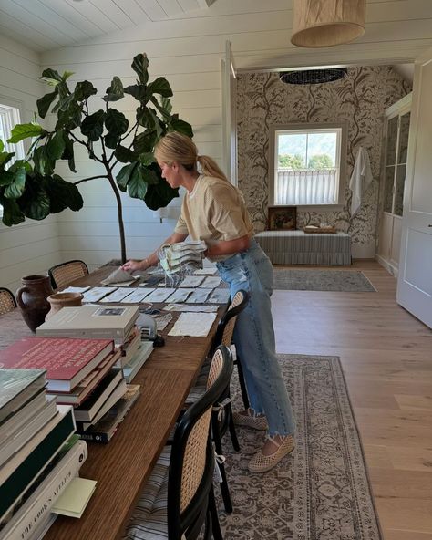 Shea McGee (@shea_mcgee) • Instagram photos and videos Shea Mcgee Outfits, Shea Mcgee Style, Shea Mcgee, Everyday Fashion, Work Space, Home Office, Sweet Home, My Style, Instagram Photos