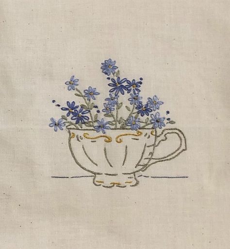 Embroidered Tea Cup, Embroidery Teacup, Teacup Embroidery, Sewing Activities, Embroider Ideas, Vintage Needlework, Poppy Pattern, Hand Embroidery Patterns Flowers, Christmas Embroidery Designs