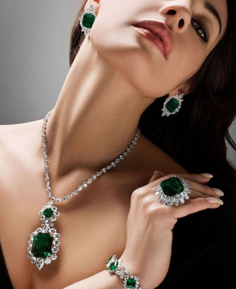 Wealth and Luxury Tbz Jewellery, Neck Pieces Jewelry, Diamond Girl, Bridal Jewelry Set, Body Chains, Diamond Jewelry Designs, Luxury Bridal, Royal Jewelry, Jade Jewelry