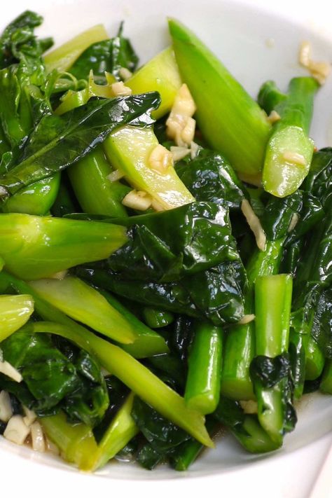 10-Minute Chinese Broccoli Stir Fry in Garlic Sauce Asian Greens Stir Fry, Chinese Food Broccoli, Chinese Greens Recipe, Chinese Tofu And Broccoli, Steamed Chinese Vegetables, Chinese Broccoli Recipe Stir Fry, Chinese Broccoli With Garlic Sauce, Chinese Style Broccoli, Chinese Vegetable Side Dishes