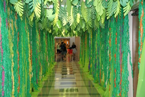 Live It Out Vbs, Jungle Ceiling Decorating Ideas, Jungle Ceiling Decorations, Vbs Donation Board Ideas, Jungle Theme Hallway, Jungle Hallway Decorations, Vbs Jungle Theme Decorations, Jungle Vbs Decorations, Diy Jungle Theme Decorations