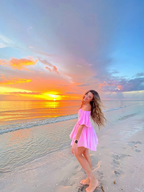 Short Dress Beach Photoshoot, Beach Pictures Dressed Up, Sundress Beach Pics, Dress On The Beach Photo Ideas, Beach Pictures Dresses, Sunset Beach Photos Dress, Sunset Beach Senior Photos, Solo Beach Pics Aesthetic, Beach Pictures Poses Instagram Dress