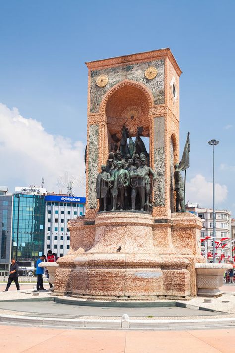 Taksim Square Istanbul, Taksim Square, Ordinary People, Istanbul Turkey, The Republic, Walk On, Free Stock Photos, Croatia, Istanbul