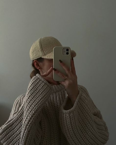 No Face Pfp Ideas, Faceless Selfie Aesthetic, No Face Selfie Ideas, No Face Mirror Selfie, No Face Selfie, Morning Selfie, Body Aesthetic, Face Selfie, Face Mirror