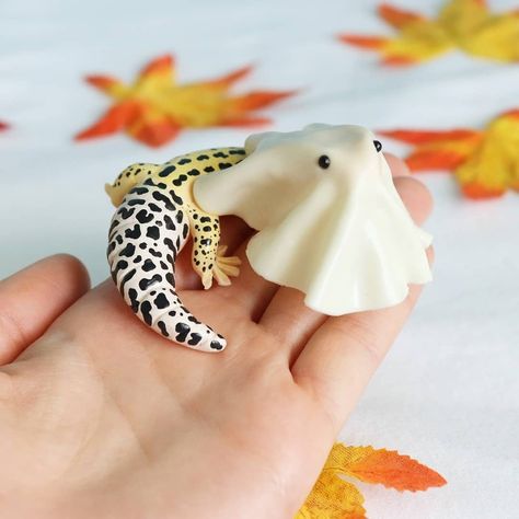 Clay Gecko, Diy Pottery Painting, Hobbies To Try, Paper Mache Sculpture, Clay Crafts Air Dry, Polymer Clay Diy, Animal Crackers, Leopard Gecko, Diy Pottery