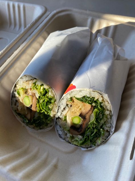 Sushi Burrito, Lunch Ideas, Burritos, Fresh Rolls, Dinner Ideas, Tacos, Fuel, Baking, Ethnic Recipes