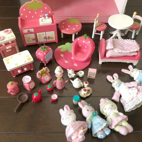 usamomo usamimi mother garden coquette dollette cottagecore strawberry doll house Calico Critters Cottagecore, Mother Garden Toys, Cottagecore Toys, Doll House Aesthetic, Garden Coquette, Mother Garden Strawberry, Strawberry Coquette, Cottagecore Strawberry, Strawberry House