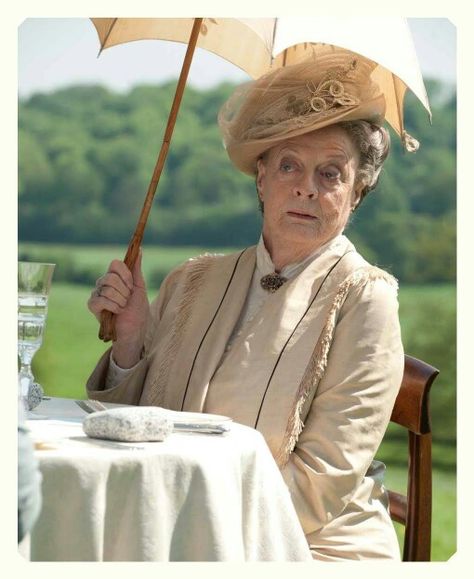 Granny is a trip Maggie Smith Downton Abbey, Violet Crawley, Downton Abbey Quotes, Friends 1994, Downton Abbey Costumes, Downton Abbey Cast, Downton Abbey Movie, Lady Violet, Dowager Countess