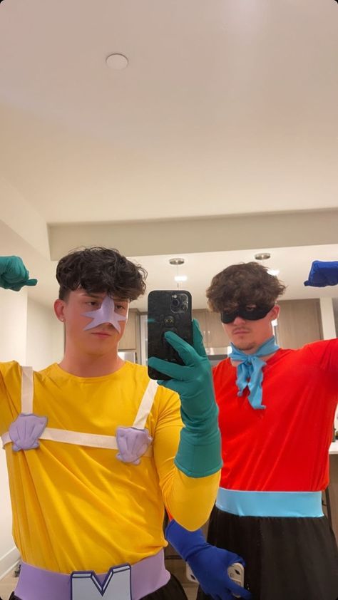 Halloween Party Outfits Men, Ideas Disfraz Halloween Hombre, Mermaid Man And Barnacle Boy Costume, Gay Couple Halloween Costumes, Mermaid Man Costume, Customes Halloween, Halloween Casal, Mens Halloween Costumes Diy, Mermaid Man And Barnacle Boy