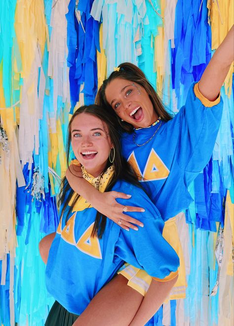 Tri Delt Bid Day, Sorority Work Week Poses, Bid Day Pictures, Work Week Poses, Sorority Pictures Poses, Tri Delta Recruitment, Tri Delta Bid Day, Sorority Pics, Rush Pictures