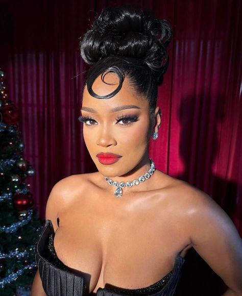 Hollywood Glam Black Women, Pin Up Black Women Hairstyles, Black And Red Lips, Edo Wedding, Nighttime Makeup, Hollywood Glamour Makeup, Burlesque Hair, Fine Apple, Wig Installation