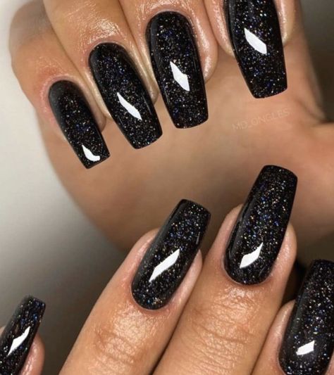 Image about fashion in 💅🏽Nails💅🏽 by Masha on We Heart It #halloweencostume #halloweenideas #halloweendecor Black Sparkle Nails, Black Nails With Glitter, September Nails, Black Acrylic Nails, Black Nail Designs, Sparkle Nails, Nail Swag, Prom Nails, Classy Nails