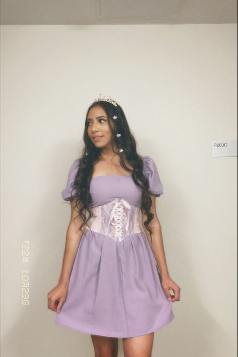 Rapunzel Costume Teenage, Modern Rapunzel Costume, Homemade Rapunzel Costume, Diy Repunzal Costume, Rapenzul Costume, Brunette Rapunzel Costume, Rapunzel Outfit Ideas Modern Disney, Rupunzle Costume, Diy Rapunzel Costume Women