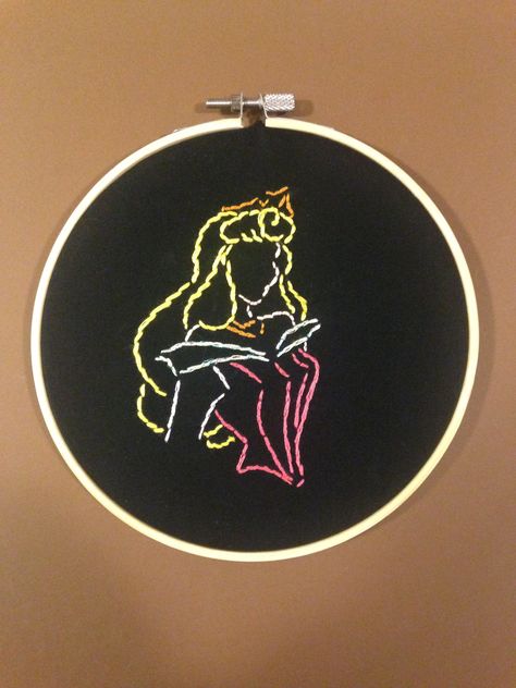 Aurora from Sleeping Beauty ~ Outline Design used by permission from kezzamin Sleeping Beauty Embroidery, Diy Easy Embroidery, Disney Embroidery Designs, Hand Embroidery Letters, Outline Design, Disney Embroidery, Astuces Diy, Embroidery Works, Hand Embroidery Projects