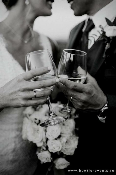 Best Wedding Speeches, Yacht Club Wedding, Creative Wedding Photo, Wedding Toasts, Wedding Speech, Luxury Destination Wedding, England Wedding, Champagne Wedding, 50th Wedding