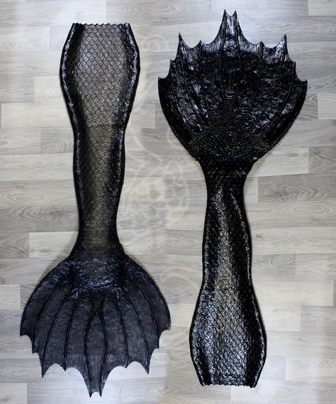 evartfxstudio  Black gothic tail. Amphibian fin model (it’s silver line with neoprene) #silverline Black Mermaid Tail, Diy Mermaid Tail, Merman Tails, Realistic Mermaid Tails, Mermaid Swim Tail, Realistic Mermaid, Mermaid Tails For Kids, Mermaid Cosplay, Dark Mermaid