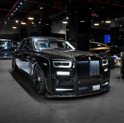 Rolls Royce Wallpaper, Rolls Royce Motor Cars, Luxury Cars Rolls Royce, Rolls Royce Cullinan, New Luxury Cars, Rolls Royce Wraith, Car Organization, Aesthetic Car, Top Luxury Cars