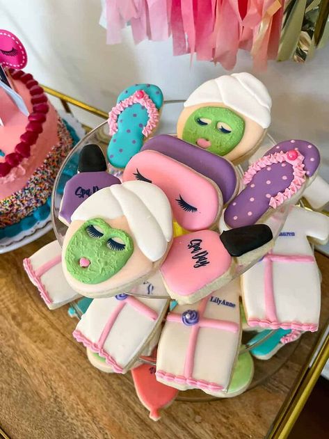 Spa Day Themed Birthday Party, 5th Birthday Spa Party, Diy Girls Spa Party For Kids, Spa Themed Birthday Party Food, Spa Day Party For Kids, Girls Spa Sleepover Party, Spa Day Birthday Party Ideas, Spa Day Birthday Party Ideas For Kids, Girls Spa Party Ideas Kids