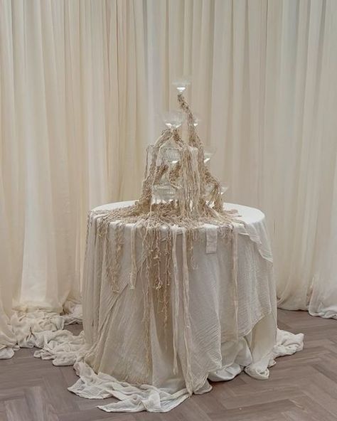 Wedding Sculpture Ideas, Fabric Installation Wedding, Ribbon Installation, Wedding Decor Trends, Wedding Sculpture, Ocean Birthday Party, Fabric Installation, Sea Wedding, Masked Ball