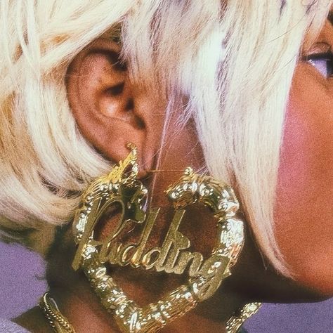 Eden Reid on Instagram: "his pudding 🥰 x @airtafaeboutique 🏆 🫶🏾 CUSTOM BAMBOO EARRINGS: @airtafaeboutique   #explorepage✨ #viral #trendy #customjewelry #90s #90saesthetic #90sfashion #90sstyle #90snostalgia #90sjewelry #melaninmagic #blackgirlmagic #foryou #beauty #goldjewelry" Bamboo Earrings Outfit 90s, Bamboo Earrings Aesthetic, 90s Jewelry Aesthetic, Bamboo Earrings Outfit, 90s Accessories Jewelry, Hoochiemama Aesthetic 90s, 90s Dancehall, Chola Outfit, 90s Fashion Black Women