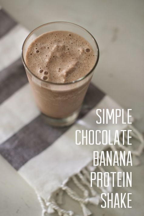 Basic Protein Shake, Macros Recipes, Smoothie Bowl Vegan, Food Smoothies, Banana Protein Shake, Chocolate Banana Smoothie, Chocolate Protein Shakes, Banana Smoothie Bowl, Peanut Butter Banana Smoothie