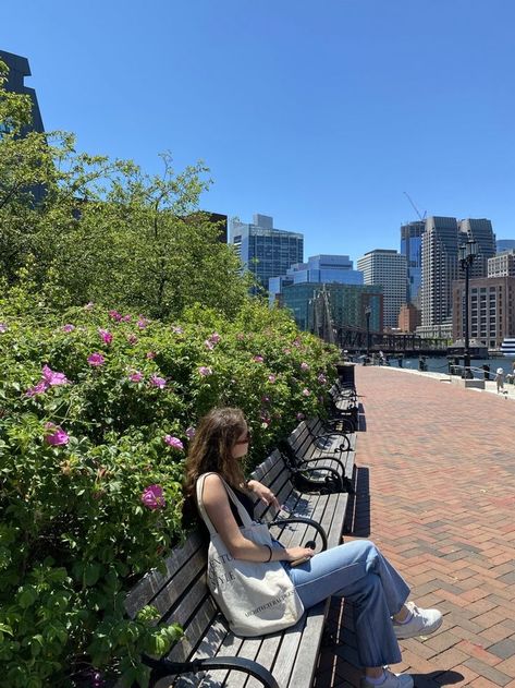 Boston Fits Fall, Spring In Massachusetts, Boston Aesthetic Pictures, Boston Ig Photos, Boston Massachusetts Aesthetic Outfit, Boston Inspo Pics, Boston Massachusetts Aesthetic Summer, Boston Massachusetts Summer, Summer In Massachusetts