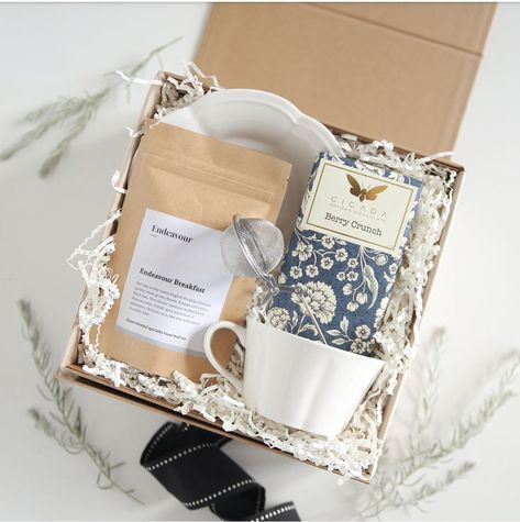 Tea Hampers Ideas, Tea Hamper Ideas, Christmas Hampers Ideas, Tea Gift Box Ideas, Tea Hampers, Tea Box Gift, Hampers Idea, Coffee Hampers, Tea Set Gift