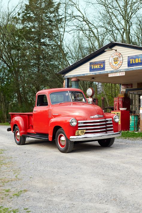 This 1948 Chevy is a pristine example of America's best-selling truck from 1948 to 1955. Value: $16,500 Listen to our favorite country songs that pay tribute to our favorite ride.   - CountryLiving.com Old Red Truck, Vintage Chevy Trucks, American Pickup Trucks, Studebaker Trucks, Truck Storage, Vintage Pickup Trucks, Old Pickup, Vw Vintage, Jeep Pickup