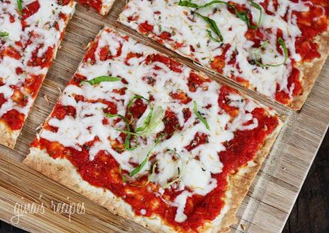 Lavash Flatbread Pizza, Lavash Flatbread, Flatbread Pizzas, Flatbread Pizza, Skinny Taste Recipes, Pizza Bread, Ww Recipes, Flatbread, Marinara