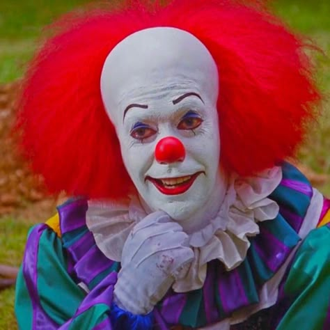 Slasher Killers, 1990 Pennywise, 1990 Aesthetic, Pennywise 1990, Horror Paintings, Comfort Movie, Ooga Booga, It Movie, Pennywise The Clown