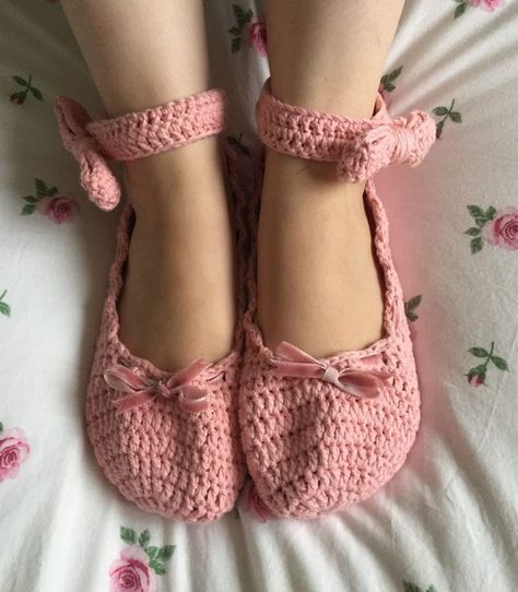 Crochet club: ballet slippers | LoveCrochet Blog | Bloglovin’ Slippers Free Pattern, Crochet Ballet, Leg Warmers Crochet Pattern, Crochet Halter Top Pattern, Leg Warmers Pattern, Baby Ballet, Shoes Crochet, Crochet Leg Warmers, Crochet Slipper Pattern