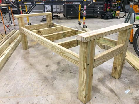 Simple DIY 2x4 Bench Seat For Outdoor Use - Pro Tool Reviews Build Outdoor Bench, Outdoor Bench Table, Rustic Outdoor Benches, 2x4 Bench, 2x4 Lumber, Diy Bench Seat, Rafter Square, Garden Bench Diy, Simple Benches