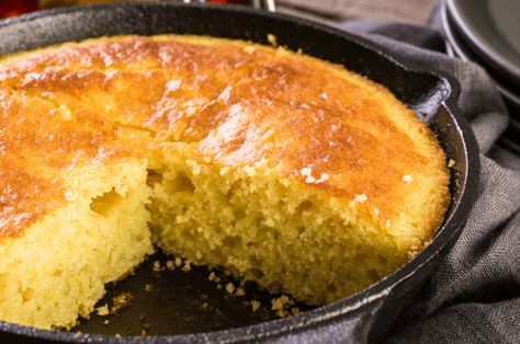 Aunt Jemima Cornbread Recipe, Buttermilk Skillet Cornbread, Easy Buttermilk Cornbread, Fluffy Cornbread, Cornbread Recipe Sweet, Moist Cornbread, Classic Southern Recipes, Buttermilk Cornbread, Aunt Jemima