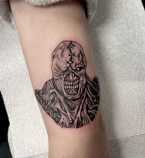 Nemesis ☠️ . . . . . #wykindlytattoos #residentevil #nemesisresidentevil #tattooapprentice #tattoo #horrormovietattoo #smallportraittattoo #horrortattoo #residentevil #wonderlandtattoosmotherwell #motherwelltattooshop #motherwell #scotland #tattooartist #femaletattooartist Horror Elbow Tattoo, Resident Evil Sleeve Tattoo, Nemesis Comic, Nemesis Tattoo, Resident Evil Nemesis, Horror Movie Tattoos, Tattoo Apprentice, Female Tattoo Artists, Horror Tattoo