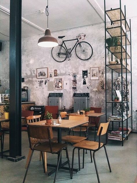 Industrial Style Interior, Interior Vintage, Industrial Living, Industrial Livingroom, Industrial Interiors, Coffee Shop Design, Cafe Interior Design, Studio Apartment Decorating, Cool Ideas