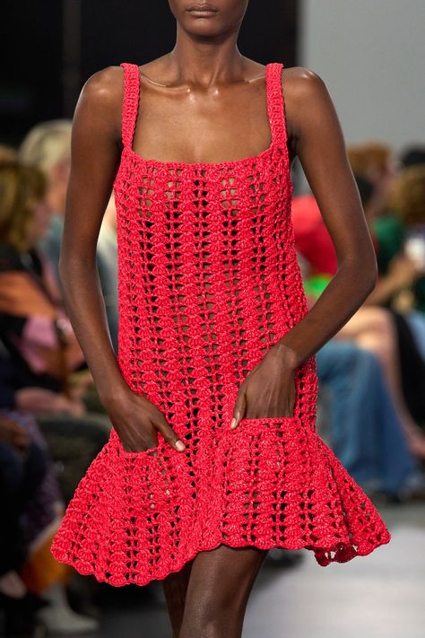 JW Anderson Spring 2024 Ready-to-Wear Collection | Vogue Crochet Short Dresses, Knitting Basics, Spring Knits, Knitted Suit, Jw Anderson, 가을 패션, Summer Crochet, Vintage Knitting, Spring 2024