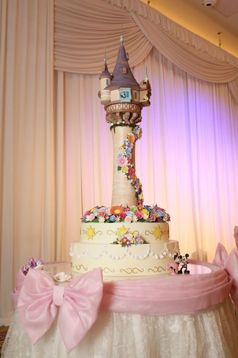 Wedding Cake Rapunzel, Rapunzel Cake Quinceanera, Rapunzel Sweet 16 Cake, Rapunzel Quinceanera Cake, Tangled Inspired Cake, Tangled Quince Cake, Rapunzel Quince Cake, Repunzle Sweet 16 Theme, Repunzle Quinceanera Themes