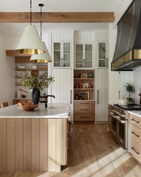 Dreamy light 🤝🏼 the perfect kitchen Photography — @carolinesharpnack Design — @vernichinteriors Builder — @davispropertiesoftn | Instagram White Oak Island, Small Hanging Lights, Island Pendant Lighting, Kitchen Photography, Modern Farmhouse Kitchen, The Perfect Kitchen, Island Pendant Lights, Recessed Downlights, Oak Island