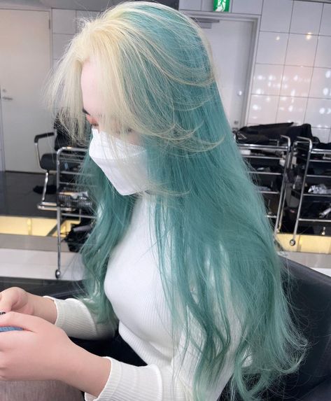 Hair Color Combo Ideas, Cool Hair Color Combos, Fantasy Colors Hair, Cool Hair Dye Ideas For Blondes, Korean Hairstyle Color, Hair Dye Combos, Color Combos Hair, Siren Hairstyles, Blonde And Green Hair