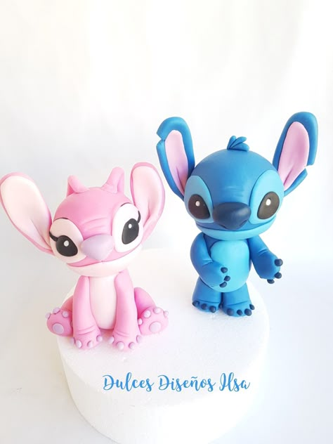 Gumpaste Cake Toppers, Disney Toddler Outfits, Lilo And Stitch Cake, Lilo En Stitch, Baby Reveal Cakes, Stitch Cake, Ladybug Birthday Party, Photo Stitch, Unicorn Birthday Cake