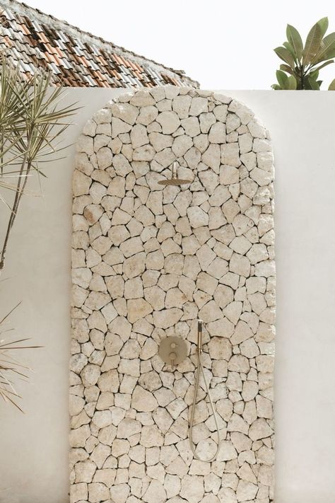 Bali Shower Outdoor, Spanish Outdoor Shower Ideas, Bali Shower Ideas, Earthy Pool Design, Outdoor Shower And Bath, Bali Outdoor Shower Ideas, Bali Home Aesthetic, White Tropical House, Tropical Bathroom Aesthetic