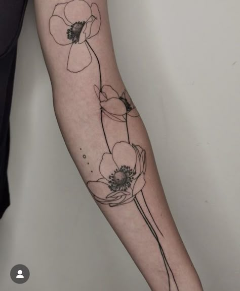 @taniavaiana Single Line Sleeve Tattoo, Cool Floral Tattoos, Poppie Tattoos, Abstract Tattoo Flower, Botanical Tattoo Delicate, Floral Line Tattoo, Tattoo Botanica, Abstract Lines Tattoo, Abstract Flower Tattoo