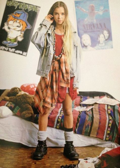 Botas Grunge, Grunge Style Outfits, 1990s Fashion Trends, Street Style Jeans, Grunge Kids, 1990 Style, Moda Grunge, Fashion Guys, Grunge Boots