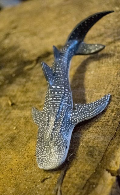 Ceramic Whale Shark, Whale Shark Sculpture, Clay Whale Shark, Jellyfish Sculpture, Sculpting Projects, Shark Sculpture, Whale Sharks, Pottery Animals, Cute Whales