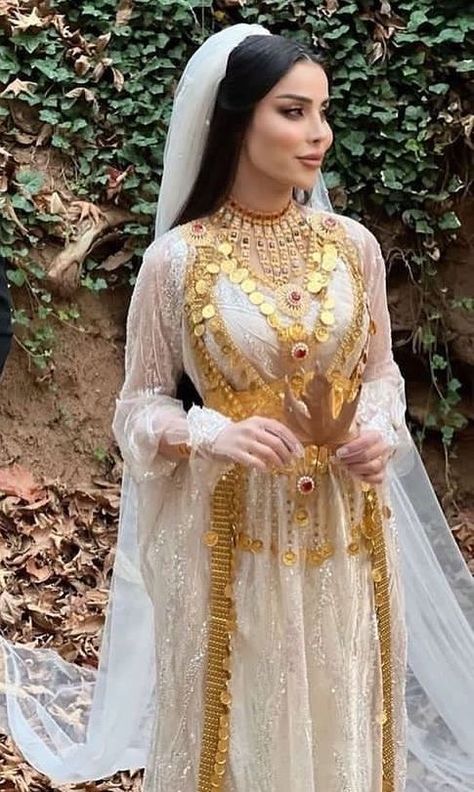 Kurdish Wedding Dress, Event Dresses Classy, Arab Bride, Dresses For Women Classy, Kurdish Fashion, Kurdish Girl, Kurdish Dress, Kurdish Clothes, Muslim Brides