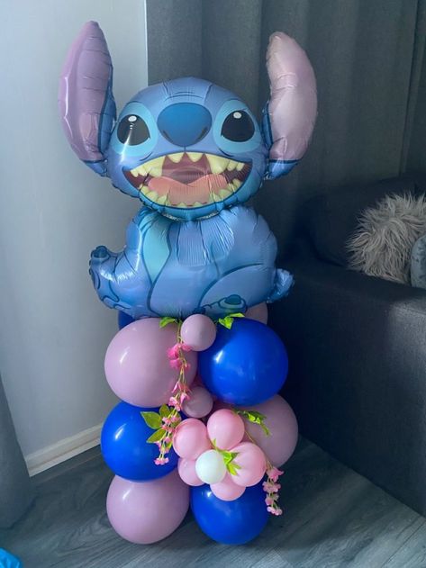 Stitch Disney Party Decorations, Stitch Diy Decorations, Stitch Birthday Balloon Ideas, Lilo And Stitch Balloon Bouquet, Stitch 3rd Birthday Party, Lilo Party Ideas, Cute Stitch Birthday Ideas, Stitch And Angel Birthday Party Decorations, Lilo And Stitch Hawaiian Party