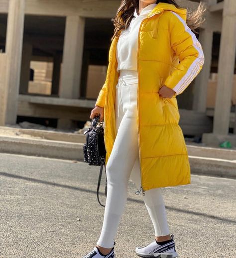 Yellow Parka Outfit, Long Jacket Outfit, Yellow Parka, Puffer Coat Outfit, Yellow Puffer Jacket, Parka Outfit, Yellow Outfits, Outfit Yellow, Coat Outfit